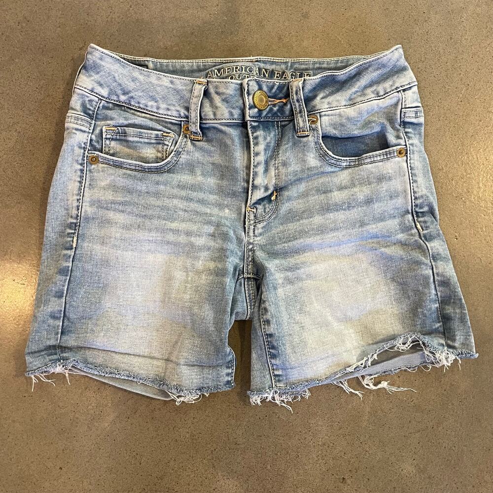 American Eagle light denim cut off shorts womens juniors shorts size 4 stretch